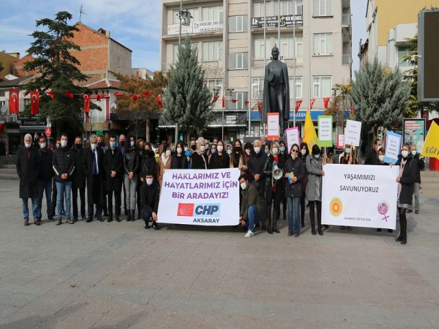 "KADINA YÖNELİK ŞİDDET POLİTİKTİR"