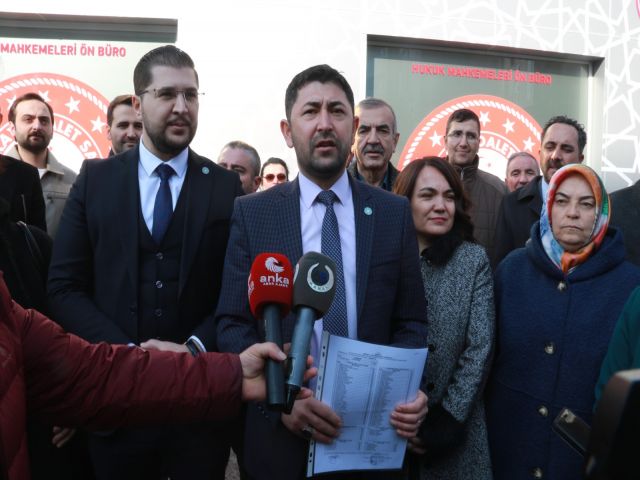 İYİ PARTİ İL BAŞKANI CUMALİ ASAL MAZBATASINI ALDI