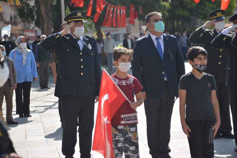 29 EKİM CUMHURİYET BAYRAMI ÇELENK SUNUMU YAPILDI