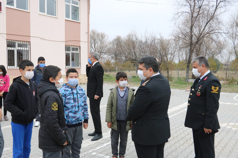 Jandarma çocuklara covid 19’u anlattı