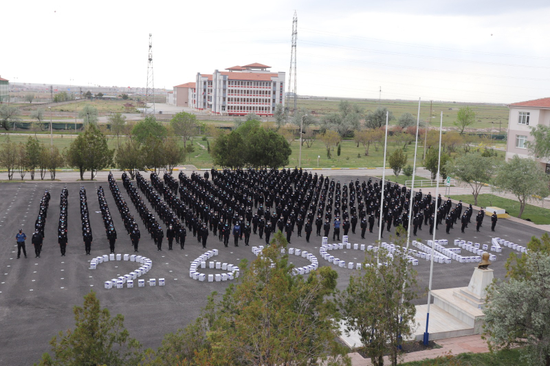 Geleceğin polisleri ihtiyaç sahiplerine destek verdi