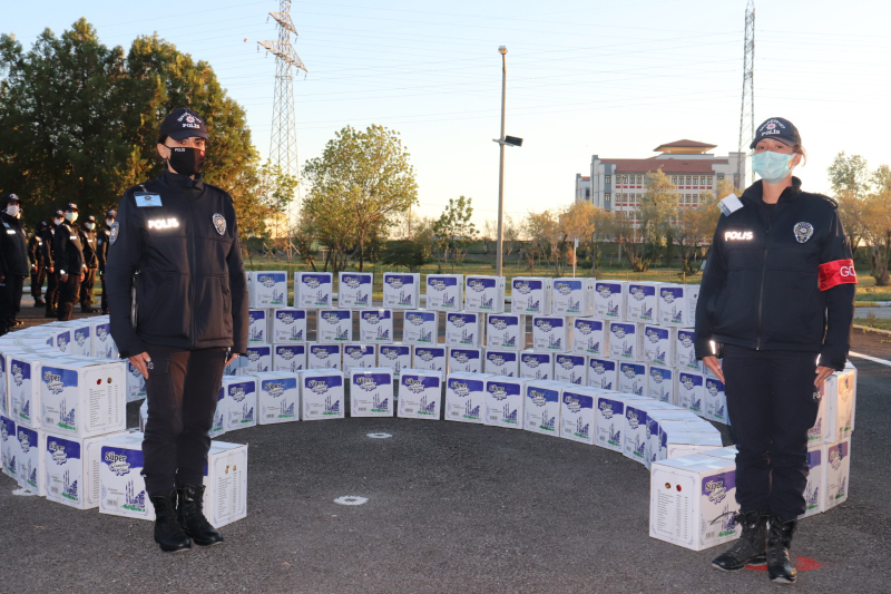 Geleceğin polisleri ihtiyaç sahiplerine destek verdi