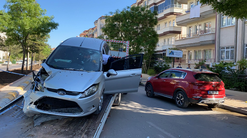 KAZAYA KARIŞAN SÜRÜCÜ SİNİRİNİ BASIN MENSUPLARINDAN ÇIKARDI