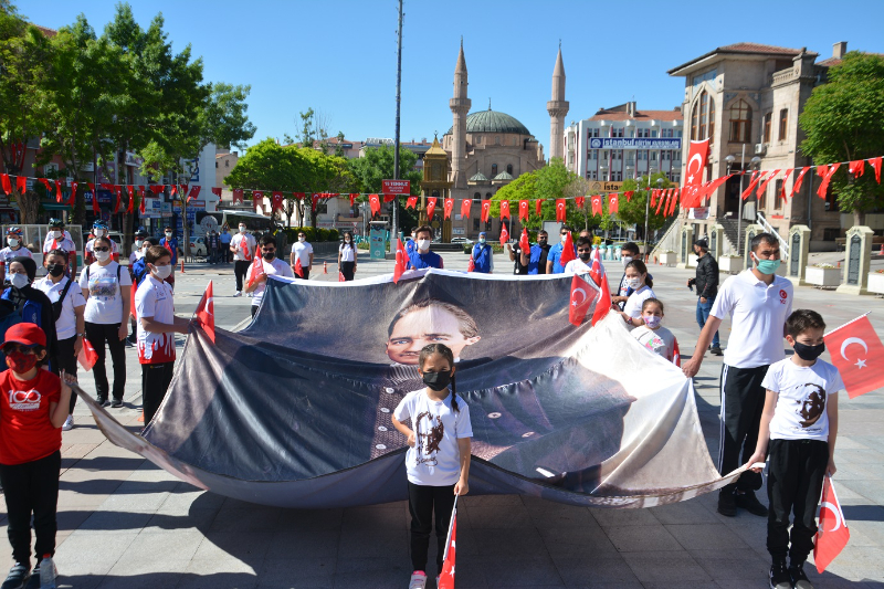 19 MAYIS PANDEMİ GÖLGESİNDE KUTLANDI