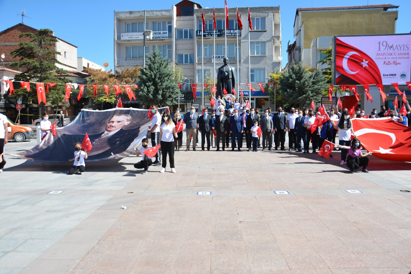 19 MAYIS PANDEMİ GÖLGESİNDE KUTLANDI