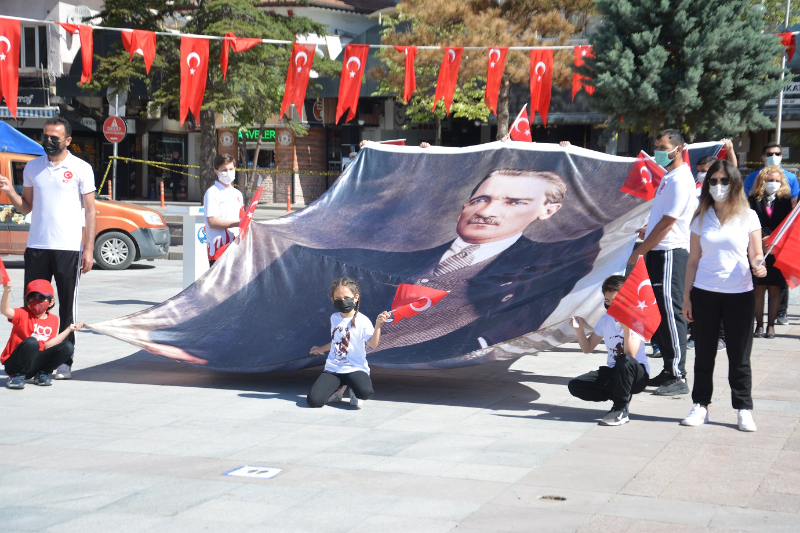 19 MAYIS PANDEMİ GÖLGESİNDE KUTLANDI