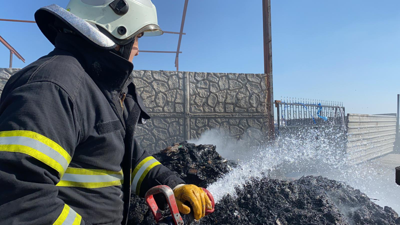 Geri dönüşüm tesisinin kâğıt deposunda elektrik yangını