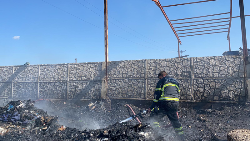 Geri dönüşüm tesisinin kâğıt deposunda elektrik yangını