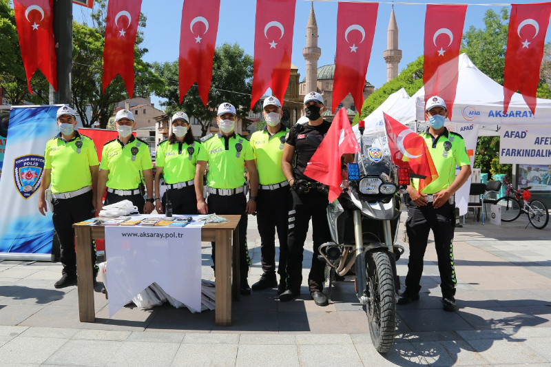 Minik Ressamların Kalp Gözünden Polis Amcaları