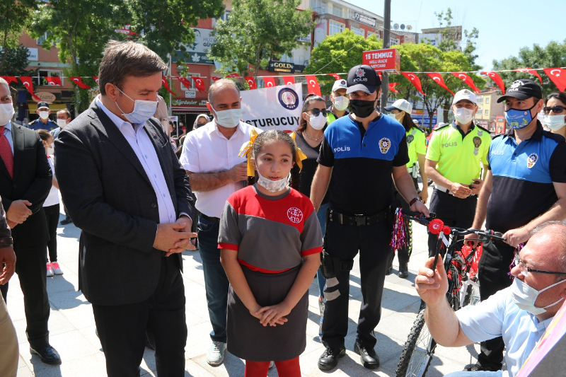 Minik Ressamların Kalp Gözünden Polis Amcaları