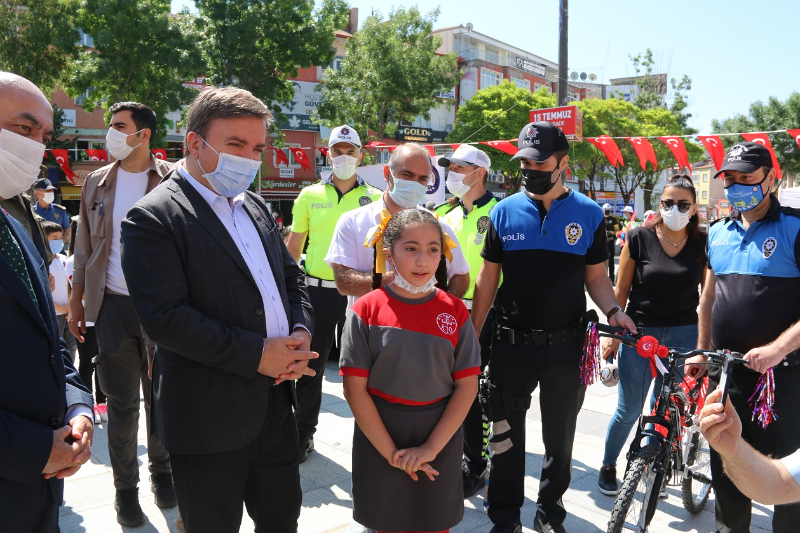 Minik Ressamların Kalp Gözünden Polis Amcaları