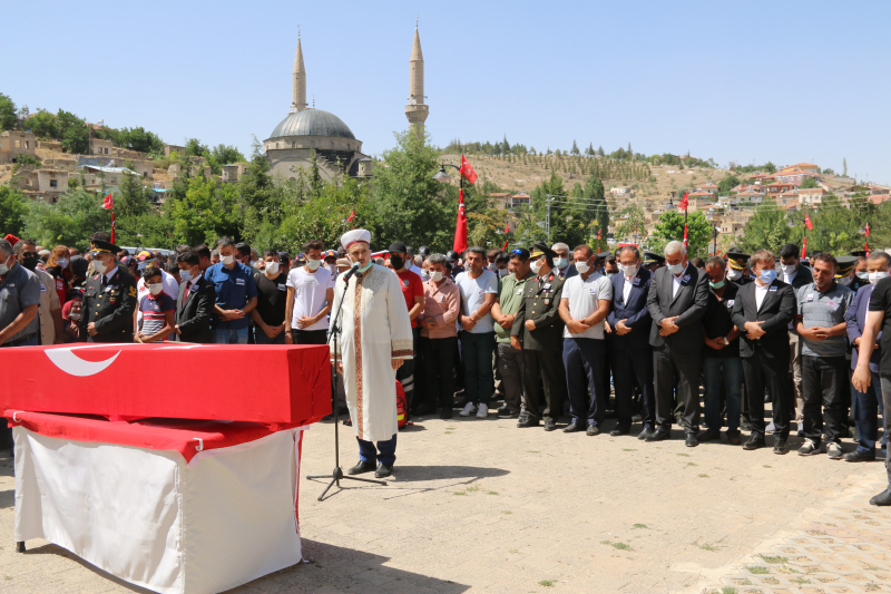 ŞEHİDİN KIZ KARDEŞİ “BEN AĞABEYİMSİZ NE YAPARIM?”