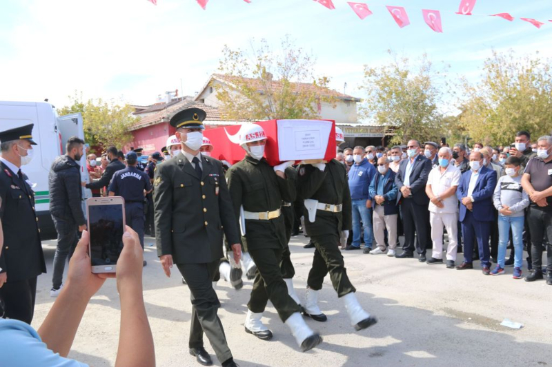 ŞEHİT FARUK ESER DUALARLA SON YOLCULUĞUNA UĞURLANDI