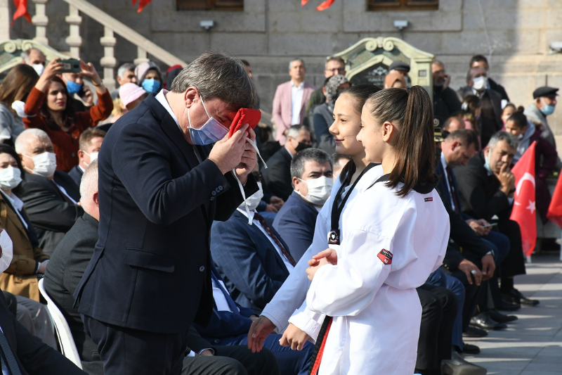 CUMHURİYET COŞKUSU MEYDANA SIĞMADI!