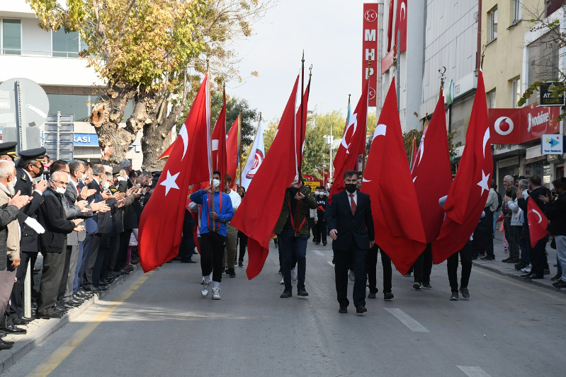 CUMHURİYET COŞKUSU MEYDANA SIĞMADI!