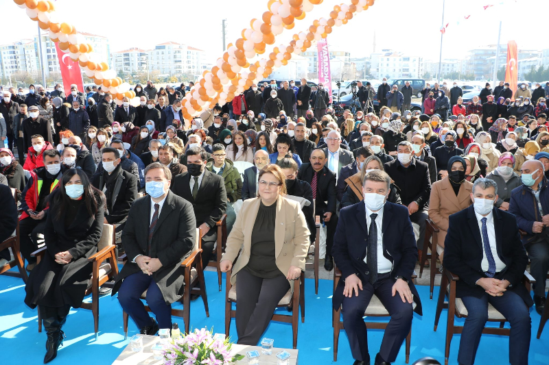 BAKAN YANIK “BAKANLIK KADIN VE ÇOCUKLARA YÖNELİK HASSASİYET GÖSTERİYOR”