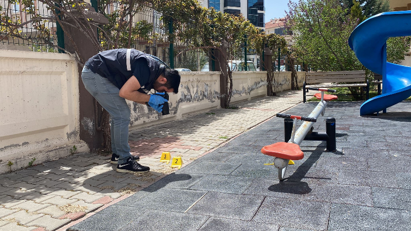 Alacak Verecek Kavgasında 1 Kişi Bacağından Vurularak Yaralandı 