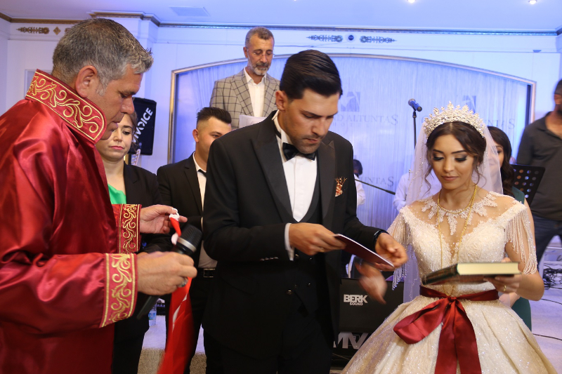 Belediye Başkanı Oğlunun Nikah Memurluğunu Yaptı