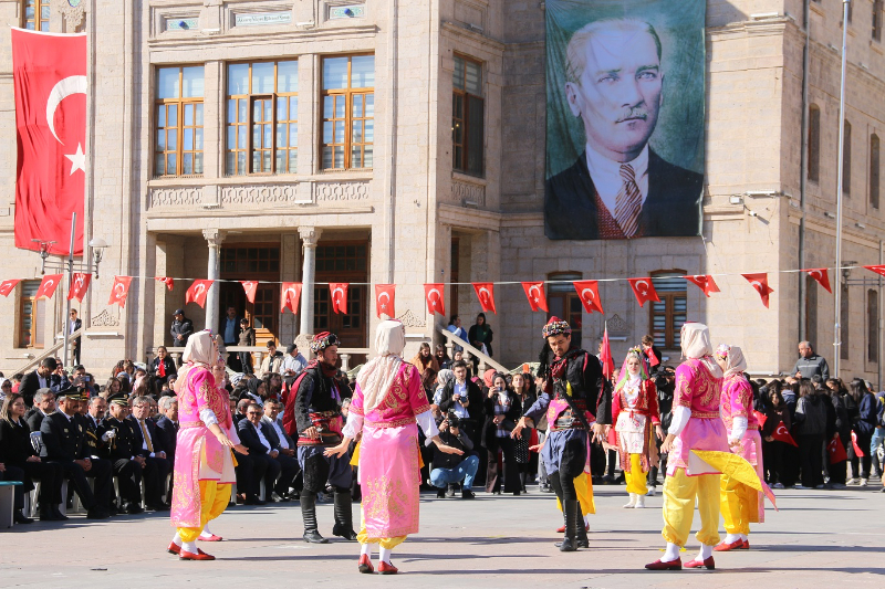 Cumhuriyet Yeni Bir Rejim Ve Dirilişin Adıdır