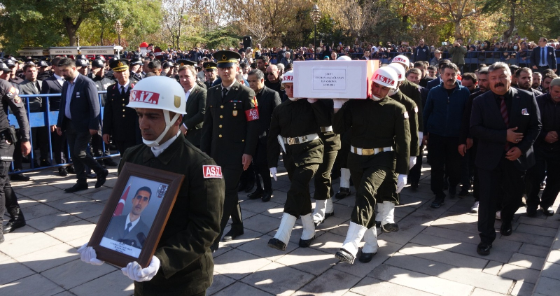 ŞEHİT AKÇAĞLAYAN’I SON YOLCULUĞUNA ON BİNLER, GÖZYAŞLARIYLA UĞURLADI