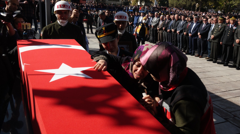 ŞEHİT AKÇAĞLAYAN’I SON YOLCULUĞUNA ON BİNLER, GÖZYAŞLARIYLA UĞURLADI