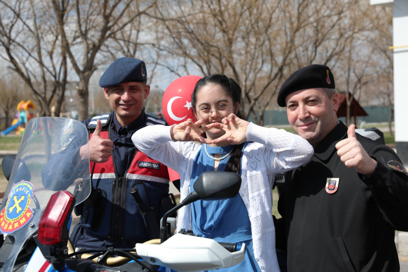 Jandarma Özel Günde Özel Misafirleri Ağırladı