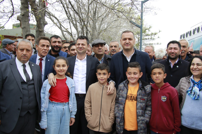 Milletvekili Adayları İlçe Girişinde Konvoy Eşliğinde Karşılandı