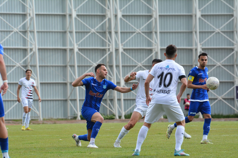 Aksaray’ın Hayalleriyle Değil Futbol Oynayın