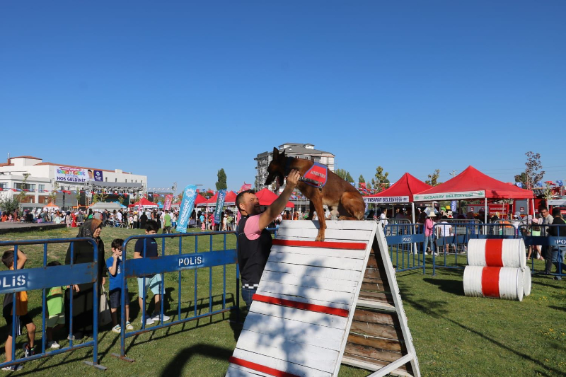 Narkotik Köpeği Yaman, Çocukların Gözdesi Oldu