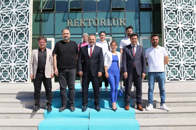 Rektör Arıbaş: Dost, Acıyı Tatlı Söyler