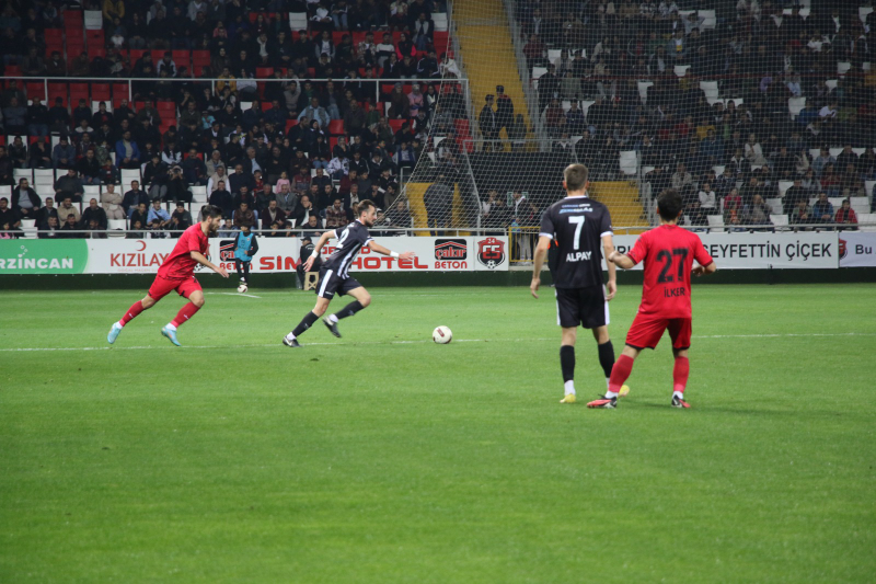 İlk Yarıda Gol Sessizliği