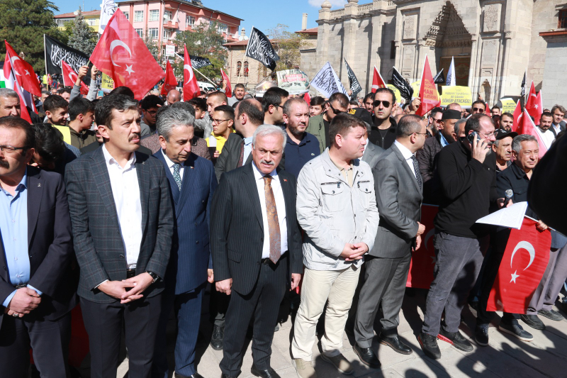 Ulu Camii'de "Kahrolsun İsrail" Sesleri Yükseldi