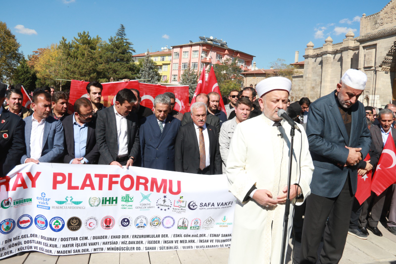 Ulu Camii'de "Kahrolsun İsrail" Sesleri Yükseldi