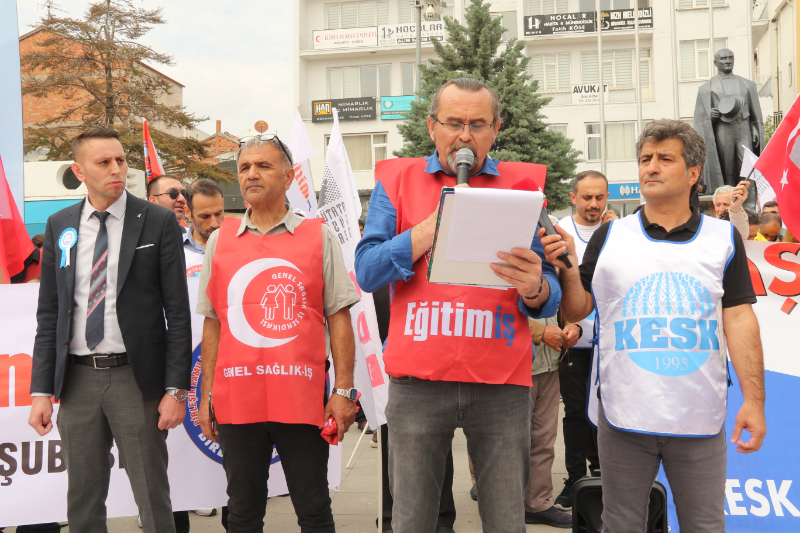 "1 MAYIS'I AĞIR BİR EKONOMİK KRİZİN ORTASINDA KARŞILIYORUZ"