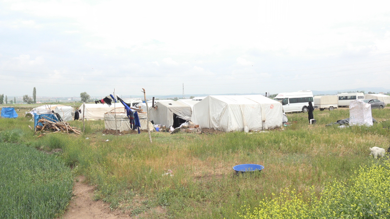 "BİZİM 1 MAYIS İŞÇİ BAYRAMIMIZ TARLADA ÇALIŞTIĞIMIZ ANDIR"