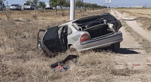 Hurdaya dönen araçdan emniyet kemeri sayesinde kurtuldular