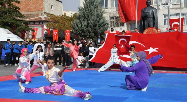 Cumhuriyet Coşkusu Meydana Sığmadı!