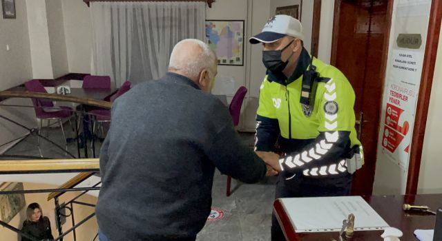 Polis Memurlarından Memduh Amcaya Hayat Eli