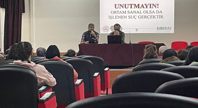 Öğrencilere Siber Suçları Anlattılar!