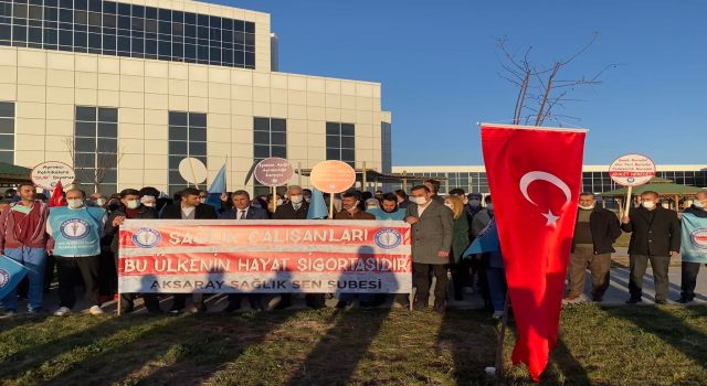 Sağlık çalışanları “bizi ayırıp üvey evlat muamelesi yapılıyor”