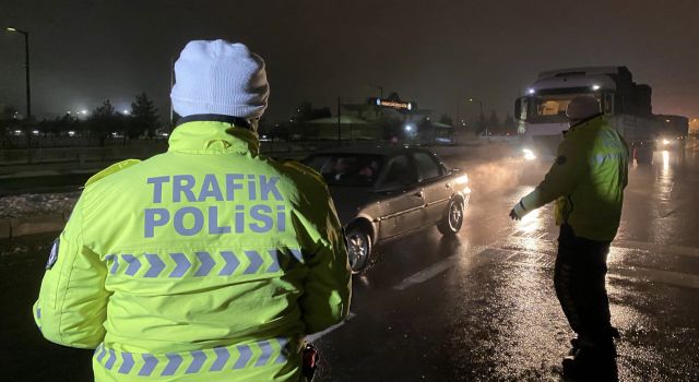 Aksaray-Konya Karayolu Trafiğe Kapatıldı