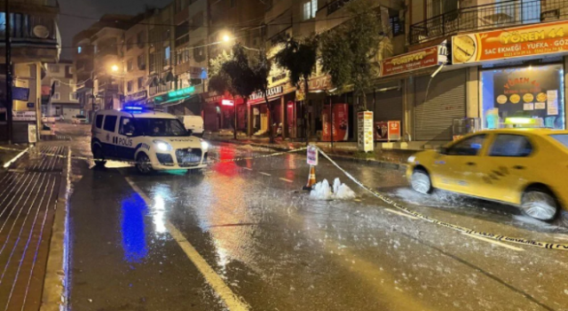 Sağanak Etkili Oldu Ev Ve İş Yerlerini Su Bastı