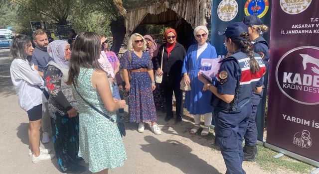 Jandarmanın Vadi Girişine Açtığı KADES Standı Yabancı Turistlerinde İlgisini Çekti