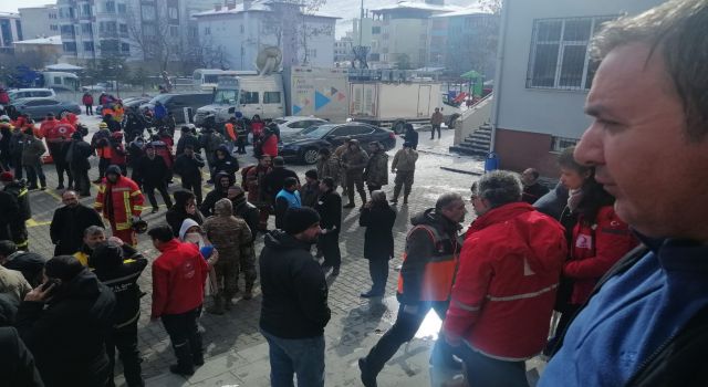 Aksaray Valisi Hamza Aydoğdu AFAD Ekibi, Depremzedeler İçin Çalışmalara Devam Ediyor