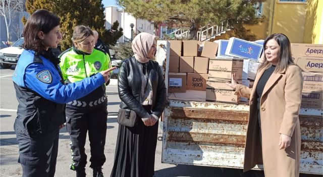 Polis Eşleri Derneği'nden Depremzedelere Gıda Ve Hijyen Kolisi Desteği