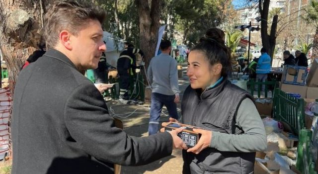 Saatçioğlu'ndan Depremzedelere Kandil Simidi İkramı