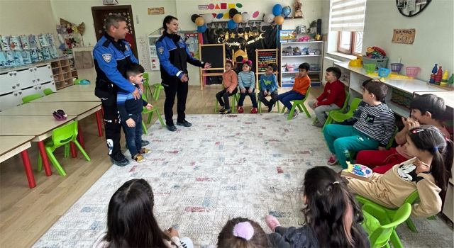 100 Öğrenciye Trafik Eğitimi Verildi