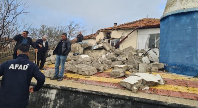 Hortum Ağaçören İlçesinde Maddi Hasara Yol Açtı