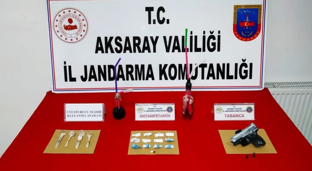 Jandarma Zehir Tacirlerine Geçit Vermedi