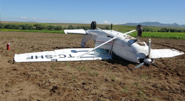 Aksaray'da Sivil Eğitim Uçağı Düştü: 2 Pilot Yaralandı